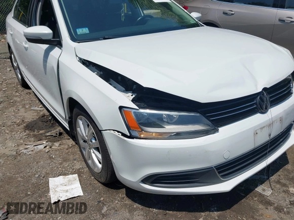 2014 Volkswagen Jetta SE with VIN 3VWD17AJ5EM437072, listed as a IAAI auction lot 42463048 with 99,030 mi miles and . Bid and sale history available at DreamBid. Image 6.