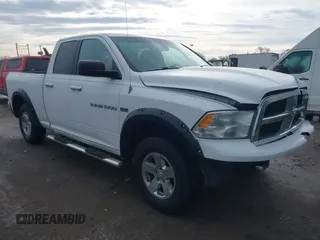 2012 Ram 1500 Big Horn z VIN 1C6RD6GT0CS323124, wystawiony jako IAAI lot #41486027 z przebiegiem 107 784 mil mil oraz . Historia ofert i sprzedaży dostępna na DreamBid. Obrazek 1.