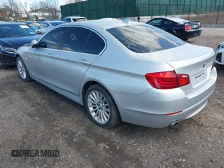 2012 BMW 5 Series 535i xDrive z VIN WBAFU7C5XCDU58749, wystawiony jako IAAI lot #41766454 z przebiegiem Nie podano mil oraz . Historia ofert i sprzedaży dostępna na DreamBid. Obrazek 3.