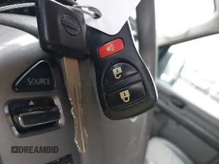 2020 Nissan NV Cargo SV z VIN 1N6BF0KM7LN809782, wystawiony jako IAAI lot #41962006 z przebiegiem 113 670 mil mil oraz . Historia ofert i sprzedaży dostępna na DreamBid. Obrazek 11.