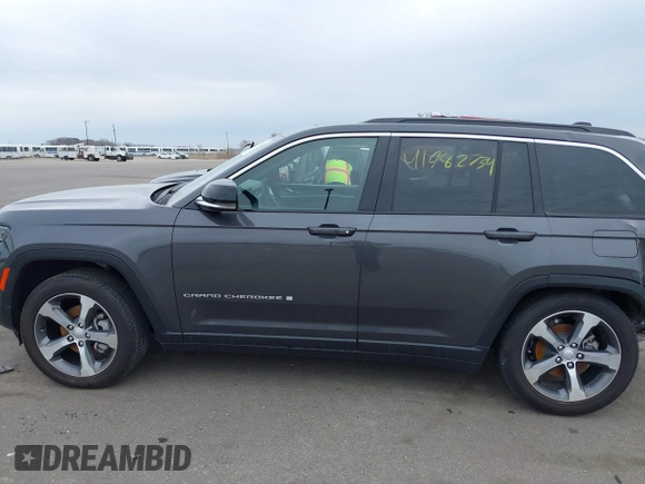 2024 Jeep Grand Cherokee Limited with VIN 1C4RJHBG2RC162673, listed as a IAAI auction lot 41982734 with 10,313 mi miles and . Bid and sale history available at DreamBid. Image 14.