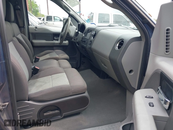 2006 Ford F-150 XLT with VIN 1FTPW12586FA36195, listed as a IAAI auction lot 41943376 with 158,320 mi miles. Bid and sale history available at carsss.com. Image 5.
