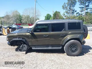 2024 Ford Bronco Raptor z VIN 1FMEE0RR4RLA01295, wystawiony jako IAAI lot #41971950 z przebiegiem 8 246 mil mil oraz . Historia ofert i sprzedaży dostępna na DreamBid. Obrazek 15.