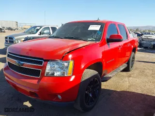 2010 Chevrolet Avalanche LT with VIN 3GNVKFE06AG271631, listed as a IAAI auction lot 41422836 with 215,288 mi miles. Bid and sale history available at carsss.com. Image 2.