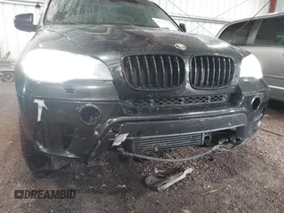 2011 BMW X5 35d z VIN 5UXZW0C54BL369201, wystawiony jako IAAI lot #42285920 z przebiegiem 158 287 mil mil oraz . Historia ofert i sprzedaży dostępna na DreamBid. Obrazek 6.