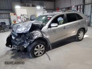 2013 Kia Sorento LX z VIN 5XYKT3A62DG348239, wystawiony jako Copart lot #52022165 z przebiegiem Nie podano mil oraz Szkoda całkowita • Salvage title. Historia ofert i sprzedaży dostępna na DreamBid. Obrazek 1.