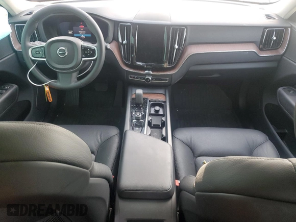 2024 Volvo XC60 Plus Dark Theme z VIN YV4L12RL5R1767754, wystawiony jako Copart lot #55004885 z przebiegiem 13 207 mil mil oraz Szkoda całkowita • Salvage title. Historia ofert i sprzedaży dostępna na DreamBid. Obrazek 8.