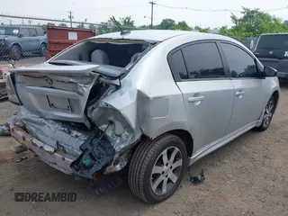 2012 Nissan Sentra S z VIN 3N1AB6AP2CL691877, wystawiony jako IAAI lot #42497242 z przebiegiem 188 160 mil mil oraz . Historia ofert i sprzedaży dostępna na DreamBid. Obrazek 4.