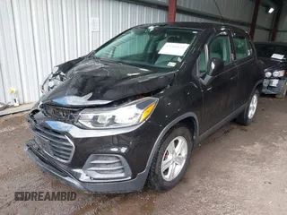 2020 Chevrolet Trax LS z VIN KL7CJKSB7LB335766, wystawiony jako IAAI lot #42264634 z przebiegiem 66 914 mil mil oraz . Historia ofert i sprzedaży dostępna na DreamBid. Obrazek 2.
