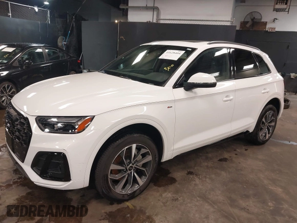 2024 Audi Q5 S line Premium z VIN WA1GAAFY8R2116024, wystawiony jako IAAI lot #41628404 z przebiegiem 4966 mil mil oraz . Historia ofert i sprzedaży dostępna na DreamBid. Obrazek 2.