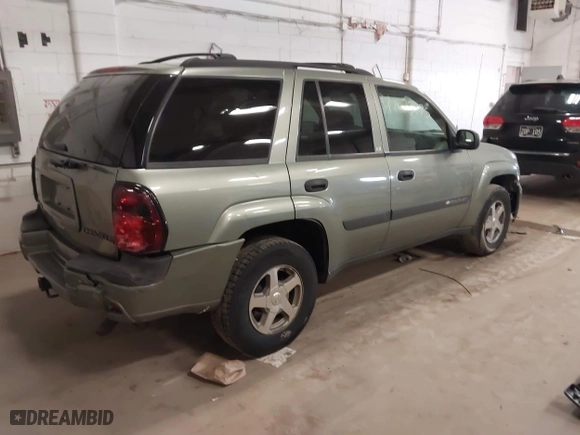2004 Chevrolet TrailBlazer LS with VIN 1GNDT13S542393068, listed as a IAAI auction lot 42073895 with 177,163 mi miles. Bid and sale history available at carsss.com. Image 4.