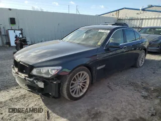 2013 BMW 7 Series 750i xDrive z VIN WBAYB6C50DD223786, wystawiony jako Copart lot #87579345 z przebiegiem 143 523 mil mil oraz Szkoda całkowita • Salvage title. Historia ofert i sprzedaży dostępna na DreamBid. Obrazek 1.
