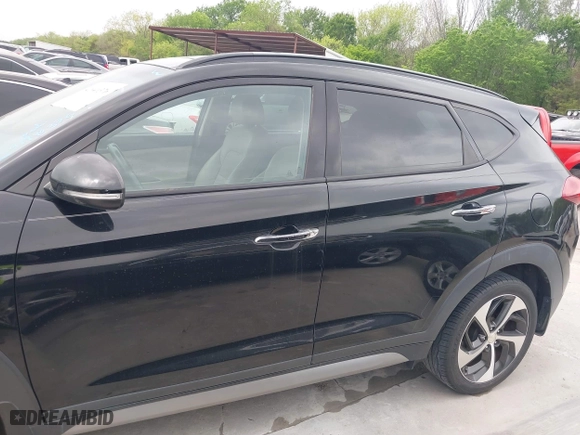 2017 Hyundai Tucson Value with VIN KM8J33A26HU362363, listed as a IAAI auction lot 41940376 with 127,986 mi miles. Bid and sale history available at carsss.com. Image 14.