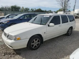2000 Volvo V70 with VIN YV1LW61J5Y2731717, listed as a Copart auction lot 73036744 with 0 mi miles and Salvage Title. Bid and sale history available at carsss.com. Image 1.