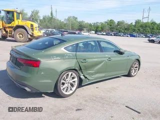 2022 Audi A5 Sportback Premium Plus z VIN WAUCBCF50NA032585, wystawiony jako IAAI lot #42234716 z przebiegiem 38 086 mil mil oraz . Historia ofert i sprzedaży dostępna na DreamBid. Obrazek 6.