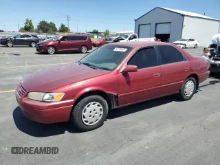 1997 Toyota Camry LE z VIN 4T1BG22K8VU129985, wystawiony jako Copart lot #60175465 z przebiegiem Nie podano mil oraz Szkoda całkowita • Salvage title. Historia ofert i sprzedaży dostępna na DreamBid. Obrazek 1.