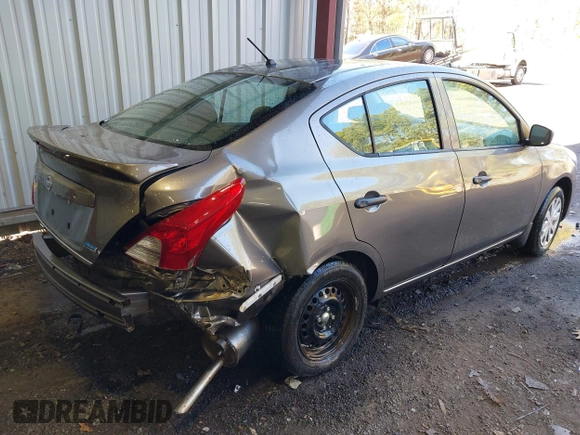 2016 Nissan Versa S z VIN 3N1CN7AP9GL854567, wystawiony jako IAAI lot #41830318 z przebiegiem 122 884 mil mil oraz . Historia ofert i sprzedaży dostępna na DreamBid. Obrazek 4.
