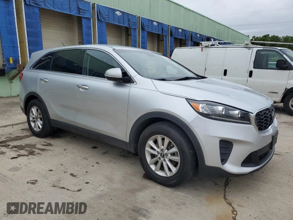 2019 Kia Sorento LX z VIN 5XYPG4A52KG489297, wystawiony jako Copart lot #58671535 z przebiegiem 108 750 mil mil oraz Czysty tytuł • Clean title. Historia ofert i sprzedaży dostępna na DreamBid. Obrazek 4.