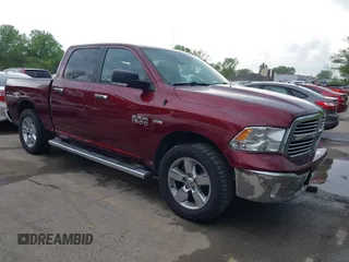 2018 Ram 1500 Big Horn z VIN 1C6RR7LT7JS322076, wystawiony jako IAAI lot #42098483 z przebiegiem 99 932 mil mil oraz . Historia ofert i sprzedaży dostępna na DreamBid. Obrazek 1.
