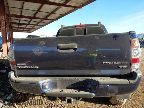2013 Toyota Tacoma PreRunner z VIN 3TMKU4HN6DM038078, wystawiony jako IAAI lot #41397637 z przebiegiem 109 017 mil mil oraz . Historia ofert i sprzedaży dostępna na DreamBid. Obrazek 16.