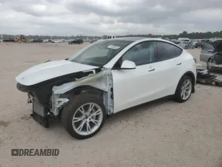 2023 Tesla Model Y Long Range z VIN 7SAYGDEE0PF802511, wystawiony jako Copart lot #54959415 z przebiegiem 12 902 mil mil oraz Szkoda całkowita • Salvage title. Historia ofert i sprzedaży dostępna na DreamBid. Obrazek 1.