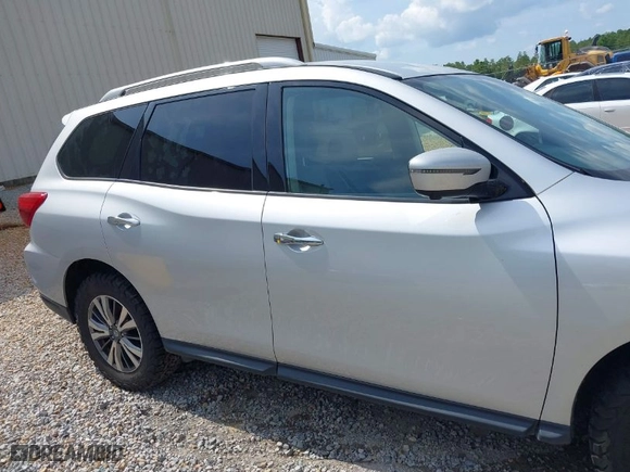 2019 Nissan Pathfinder S with VIN 5N1DR2MMXKC630055, listed as a IAAI auction lot 39966418 with NaN miles. Bid and sale history available at carsss.com. Image 14.