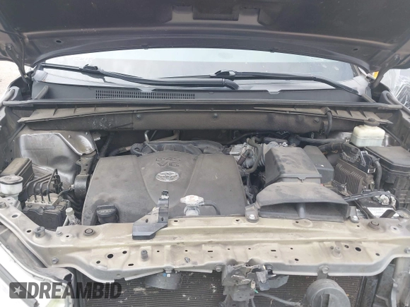2018 Toyota Highlander LE with VIN 5TDZZRFH0JS236919, listed as a IAAI auction lot 42642151 with 121,266 mi miles and . Bid and sale history available at DreamBid. Image 10.