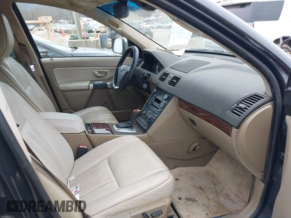 2013 Volvo XC90 Premier Plus with VIN YV4952CY9D1655924, listed as a IAAI auction lot 41375870 with 180,608 mi miles. Bid and sale history available at carsss.com. Image 5.