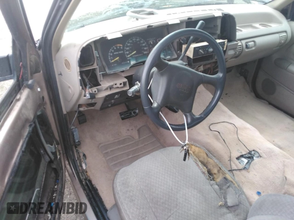 1996 GMC Sierra 1500 with VIN 1GTHC33J4TF010466, listed as a Copart auction lot 48392195 with 143,267 mi miles and Salvage Title. Bid and sale history available at DreamBid. Image 8.