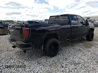 2024 GMC Sierra 3500HD AT4 z VIN 1GT49VEY7RF200824, wystawiony jako Copart lot #49263474 z przebiegiem Nie podano mil oraz Szkody całkowita. Historia ofert i sprzedaży dostępna na DreamBid. Obrazek 3.