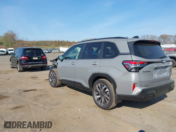 2025 Subaru Forester Touring с VIN JF2SLDTCXSH472743, выставлен на аукционе IAAI как лот 42115023 с пробегом 1 247 миль миль и . История ставок и продаж доступна на DreamBid. Изображение 3.