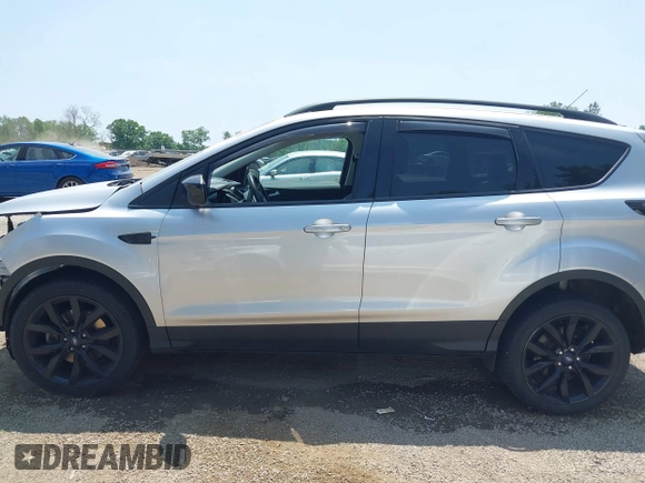 2017 Ford Escape SE z VIN 1FMCU9G95HUD37371, wystawiony jako IAAI lot #42393304 z przebiegiem 76 039 mil mil oraz . Historia ofert i sprzedaży dostępna na DreamBid. Obrazek 15.