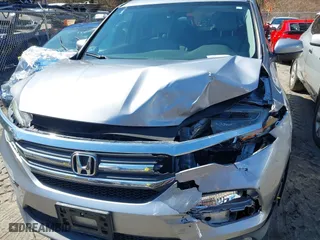 2016 Honda Pilot EX with VIN 5FNYF6H35GB004589, listed as a IAAI auction lot 41786117 with 107,717 mi miles. Bid and sale history available at carsss.com. Image 6.