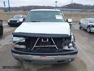 2001 Chevrolet Silverado 1500 LS with VIN 2GCEK19T811301866, listed as a IAAI auction lot 41695144 with 90,481 mi miles. Bid and sale history available at carsss.com. Image 13.