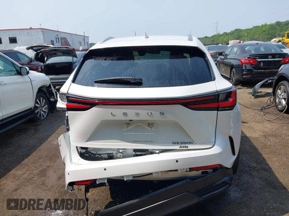 2024 Lexus NX 350h Premium z VIN 2T2GKCEZ2RC020010, wystawiony jako IAAI lot #42469214 z przebiegiem 10 505 mil mil oraz . Historia ofert i sprzedaży dostępna na DreamBid. Obrazek 16.