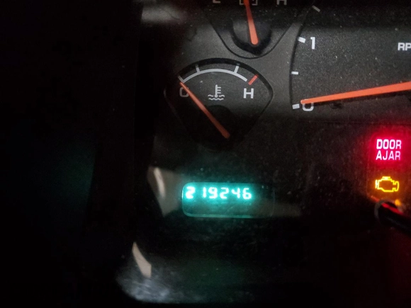 2003 Dodge Dakota SLT z VIN 1D7HL42N63S132141, wystawiony jako Copart lot #56138235 z przebiegiem 219 246 mil mil oraz Szkoda całkowita • Salvage title. Historia ofert i sprzedaży dostępna na DreamBid. Obrazek 9.