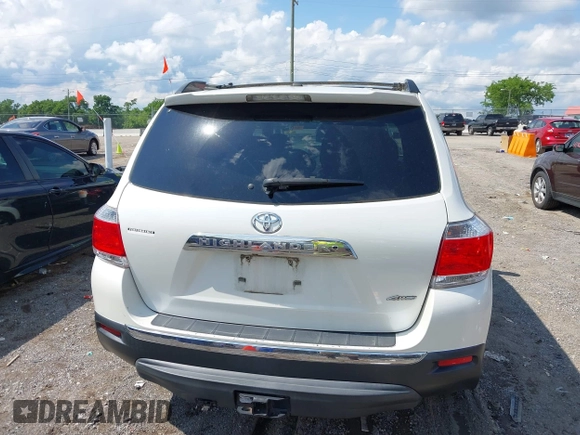 2013 Toyota Highlander Limited z VIN 5TDDK3EH8DS250360, wystawiony jako IAAI lot #42379928 z przebiegiem 112 355 mil mil oraz . Historia ofert i sprzedaży dostępna na DreamBid. Obrazek 16.