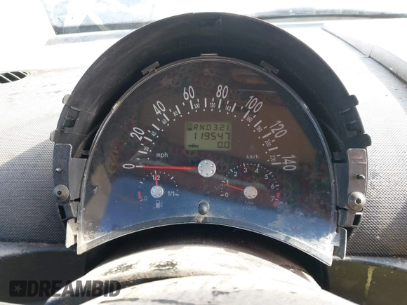2000 Volkswagen Beetle GLS z VIN 3VWCA21C0YM403254, wystawiony jako IAAI lot #41806878 z przebiegiem 119 547 mil mil oraz . Historia ofert i sprzedaży dostępna na DreamBid. Obrazek 7.