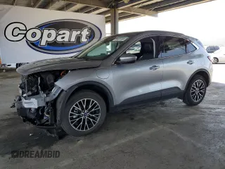 2021 Ford Escape Titanium Plug-In Hybrid z VIN 1FMCU0LZ1MUB18208, wystawiony jako Copart lot #56461355 z przebiegiem 33 742 mil mil oraz Szkoda całkowita • Salvage title. Historia ofert i sprzedaży dostępna na DreamBid. Obrazek 1.