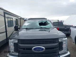 2019 Ford F-350 Platinum z VIN 1FT7W3B65KEF54303, wystawiony jako IAAI lot #41779868 z przebiegiem Nie podano mil oraz . Historia ofert i sprzedaży dostępna na DreamBid. Obrazek 6.