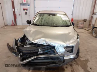 2022 Mitsubishi Eclipse Cross LE z VIN JA4ASVAA7NZ054234, wystawiony jako IAAI lot #42325344 z przebiegiem 36 118 mil mil oraz . Historia ofert i sprzedaży dostępna na DreamBid. Obrazek 11.