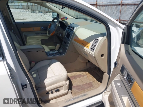 2007 Lincoln MKX with VIN 2LMDU88CX7BJ22585, listed as a IAAI auction lot 42061572 with 148,029 mi miles. Bid and sale history available at carsss.com. Image 5.