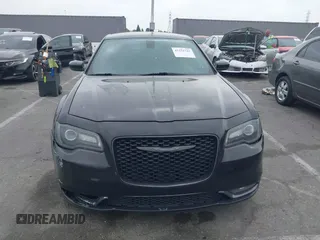 2015 Chrysler 300 S z VIN 2C3CCABG5FH766299, wystawiony jako IAAI lot #42252742 z przebiegiem 146 255 mil mil oraz . Historia ofert i sprzedaży dostępna na DreamBid. Obrazek 13.