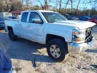 2016 Chevrolet Silverado 1500 LT with VIN 1GCRCREC9GZ265785, listed as a IAAI auction lot 41371453 with 270,932 mi miles. Bid and sale history available at carsss.com. Image 1.