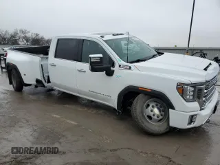 2020 GMC Sierra 3500HD Denali z VIN 1GT49WEY8LF260995, wystawiony jako Copart lot #43820675 z przebiegiem 100 106 mil mil oraz Szkoda całkowita • Salvage title. Historia ofert i sprzedaży dostępna na DreamBid. Obrazek 4.