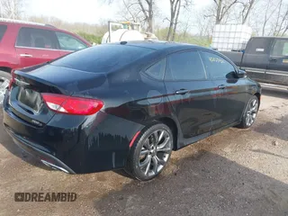 2016 Chrysler 200 S z VIN 1C3CCCBB7GN125955, wystawiony jako IAAI lot #42028420 z przebiegiem 106 301 mil mil oraz . Historia ofert i sprzedaży dostępna na DreamBid. Obrazek 4.