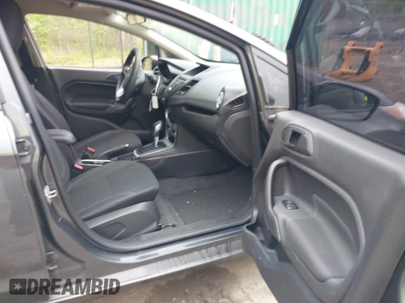 2019 Ford Fiesta SE z VIN 3FADP4BJ7KM155094, wystawiony jako IAAI lot #42186126 z przebiegiem 93 684 mil mil oraz . Historia ofert i sprzedaży dostępna na DreamBid. Obrazek 5.