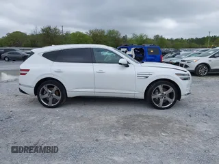 2023 Genesis GV80 z VIN KMUHCESC7PU109750, wystawiony jako IAAI lot #41950393 z przebiegiem 27 229 mil mil oraz . Historia ofert i sprzedaży dostępna na DreamBid. Obrazek 13.