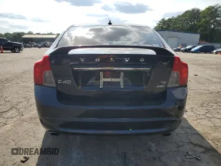 2010 Volvo S40 R-Design with VIN YV1672MH8A2500957, listed as a Copart auction lot 70911124 with 134,322 mi miles and Clean Title. Bid and sale history available at carsss.com. Image 6.