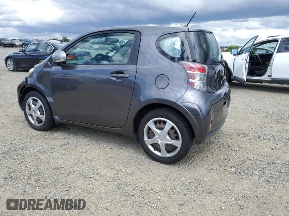 2012 Scion iQ z VIN JTNJJXB06CJ009187, wystawiony jako Copart lot #56563665 z przebiegiem 105 014 mil mil oraz Szkoda całkowita • Salvage title. Historia ofert i sprzedaży dostępna na DreamBid. Obrazek 2.